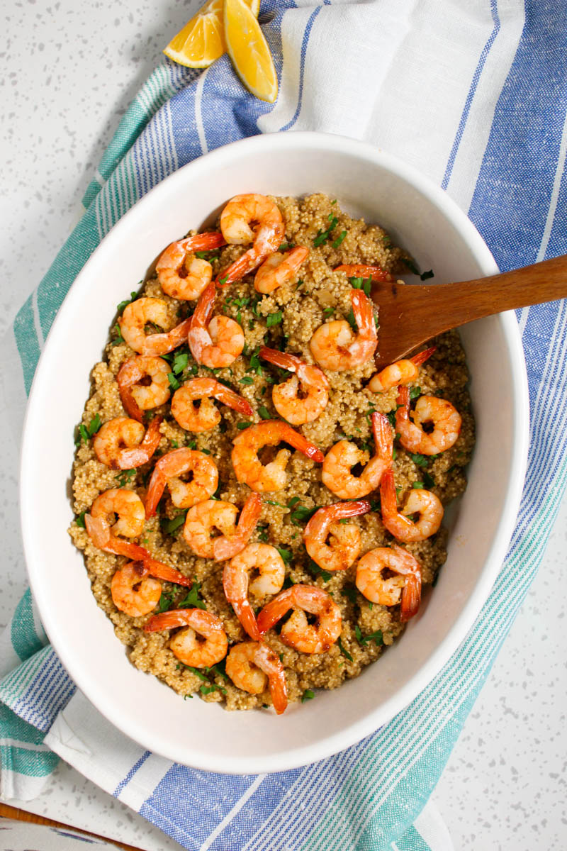 Are you ready to try this super-quick and delicious recipe – Juicy Garlic Shrimps with Quinoa – an excellent choice for busy nights!